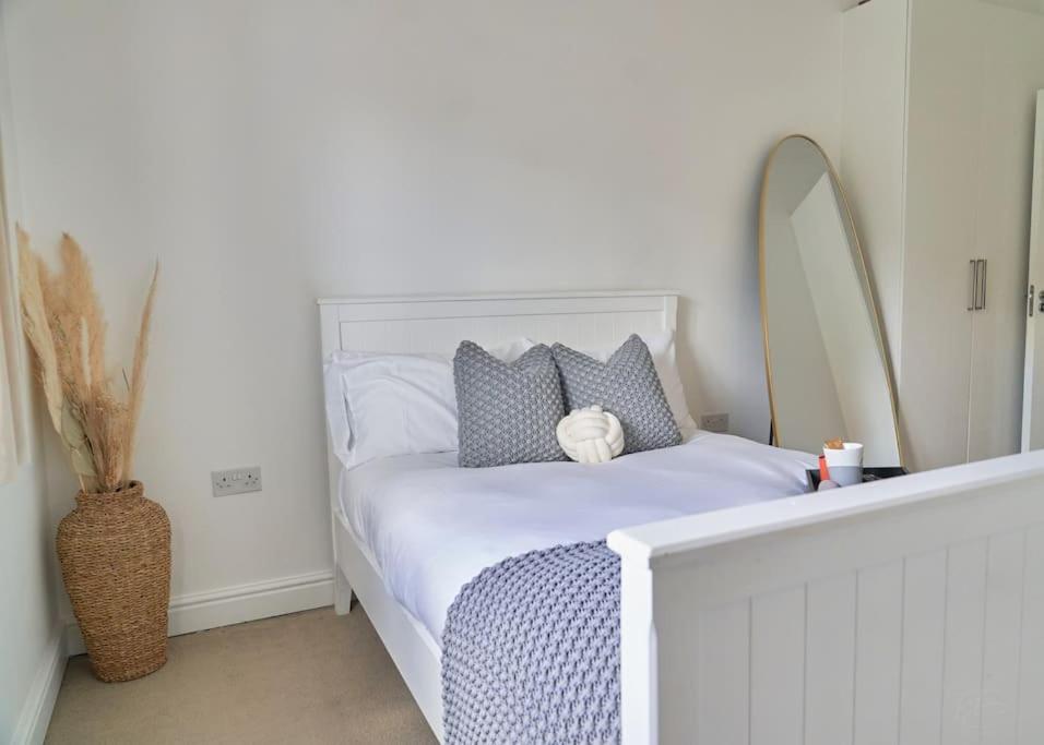 Stunning Luxury 2 Bed Apartment With En-Suite In Wokingham City Centre Exteriér fotografie