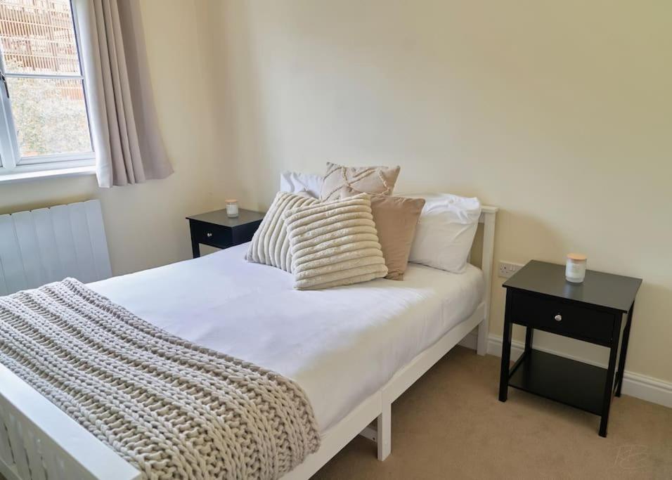 Stunning Luxury 2 Bed Apartment With En-Suite In Wokingham City Centre Exteriér fotografie