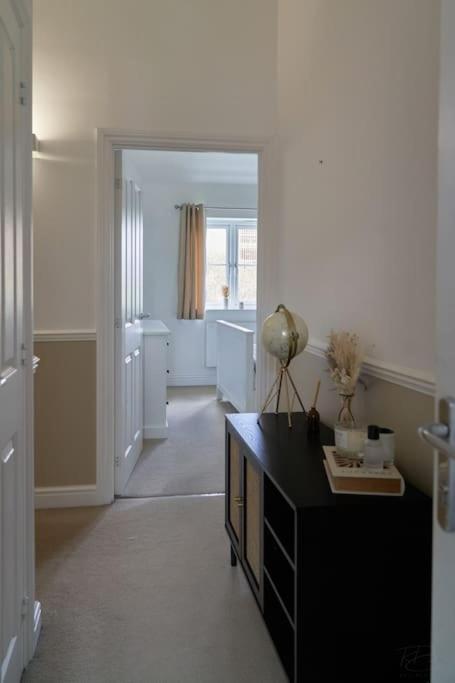 Stunning Luxury 2 Bed Apartment With En-Suite In Wokingham City Centre Exteriér fotografie