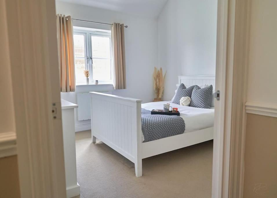 Stunning Luxury 2 Bed Apartment With En-Suite In Wokingham City Centre Exteriér fotografie
