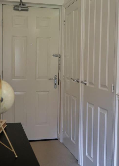 Stunning Luxury 2 Bed Apartment With En-Suite In Wokingham City Centre Exteriér fotografie